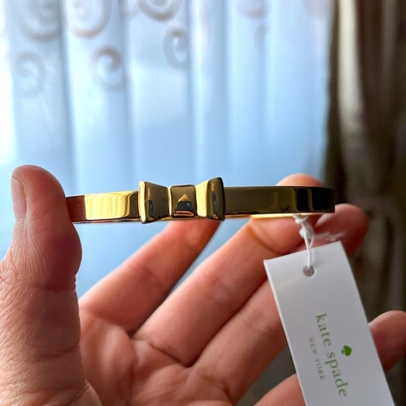 BRAND new Kate Spade bow bracelet with tags on! - Picture 2 of 8